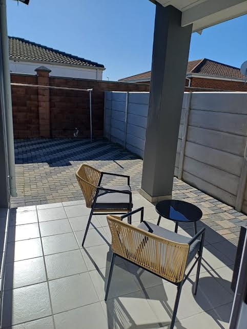 2 Bedroom Property for Sale in Sunbird Park Western Cape